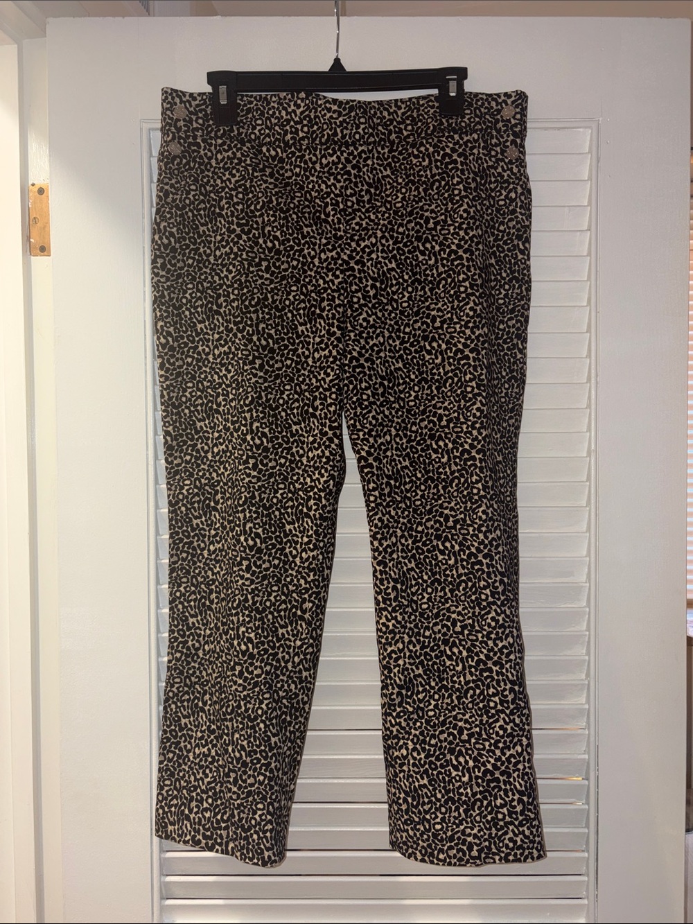 Trendy Rafaella Leopard Print Capri Pants🔥
